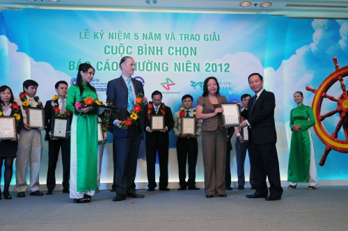 KBC lọt “Top 50 Báo cáo thường niên tốt nhất 2012” và “Top 15 doanh nghiệp đoạt giải thưởng Báo cáo thường niên tốt nhất nhiều năm liền”