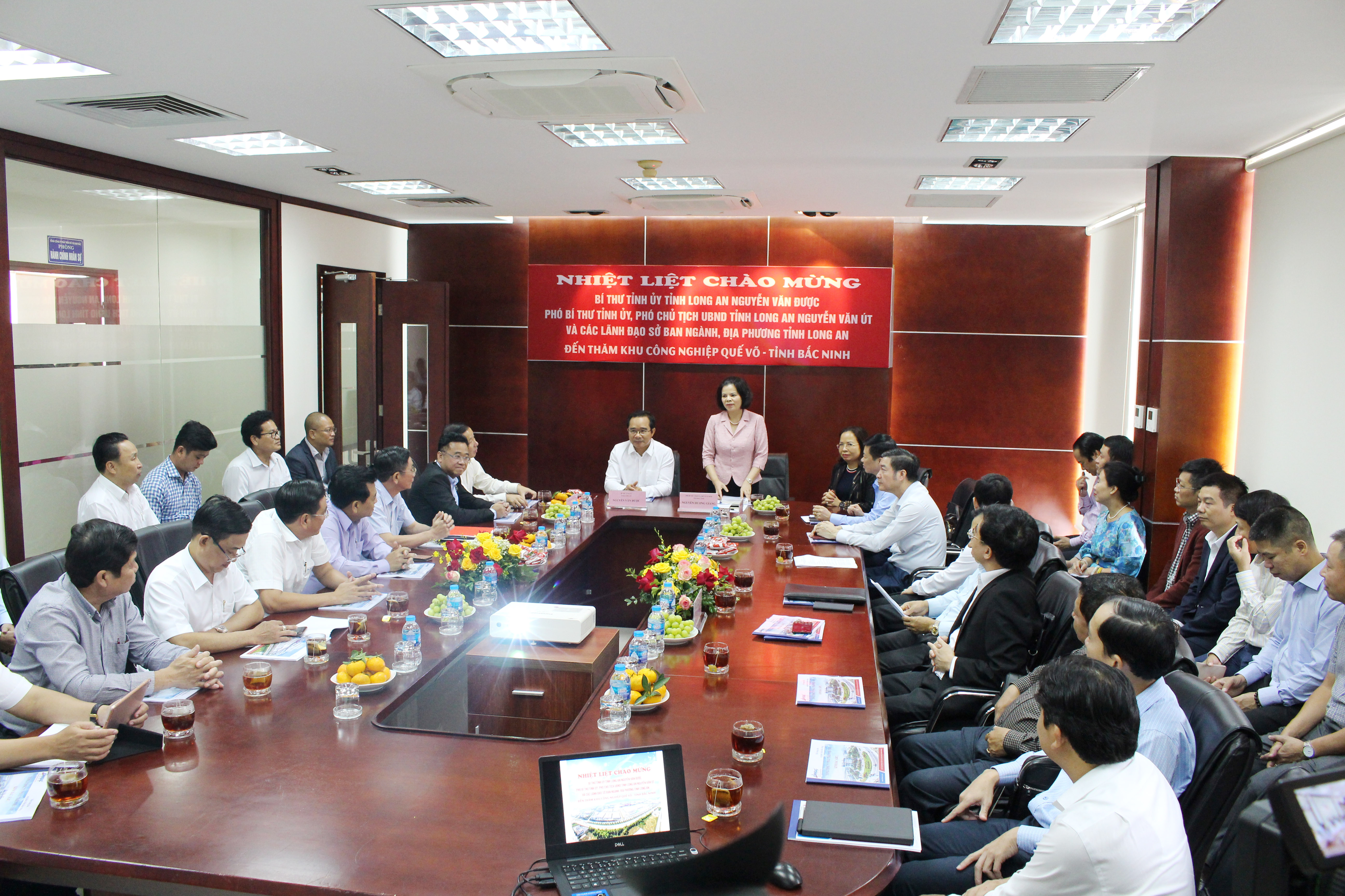 隆安省的领导来访问KBC的工业园区